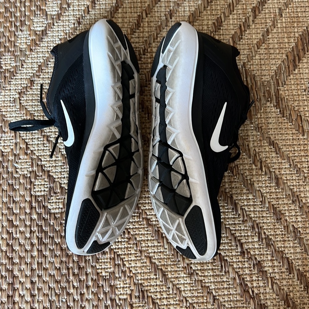 *SOLD* Nike Running Shoe - Picture 4 of 4